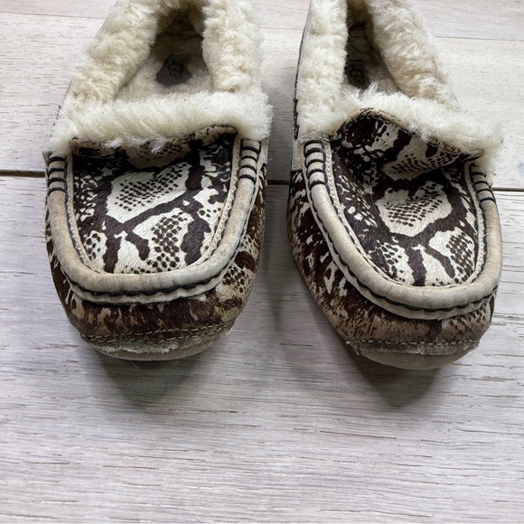 UGG Brown and Cream Cozy Slippers with Plush Lining - Picture 4 of 6